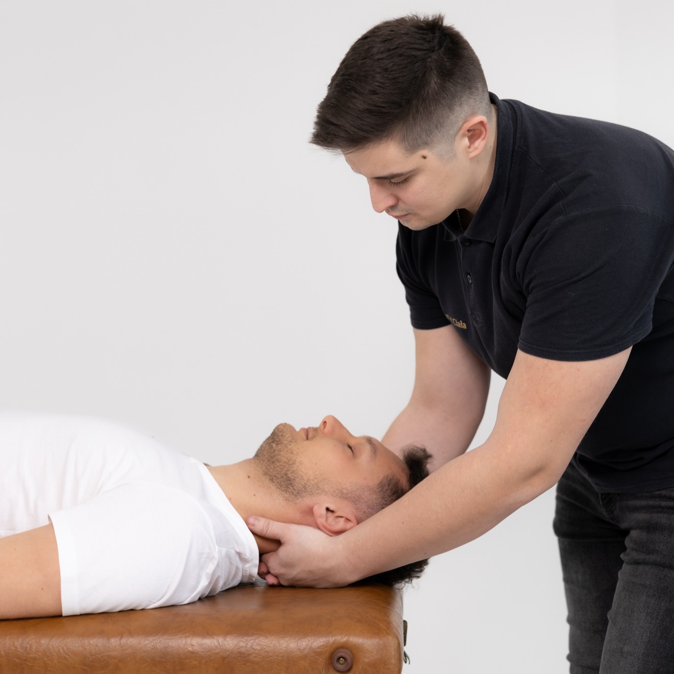 Napięciowe bóle głowy a migreny – jak odróżnić i leczyć ?