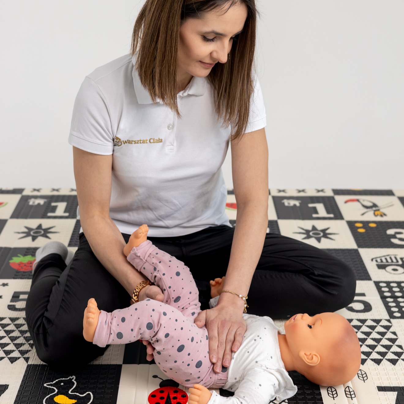 Kolki, zaparcia, refluks u niemowlaków – jak ulżyć maluszkowi w dolegliwościach ze strony układu trawiennego?